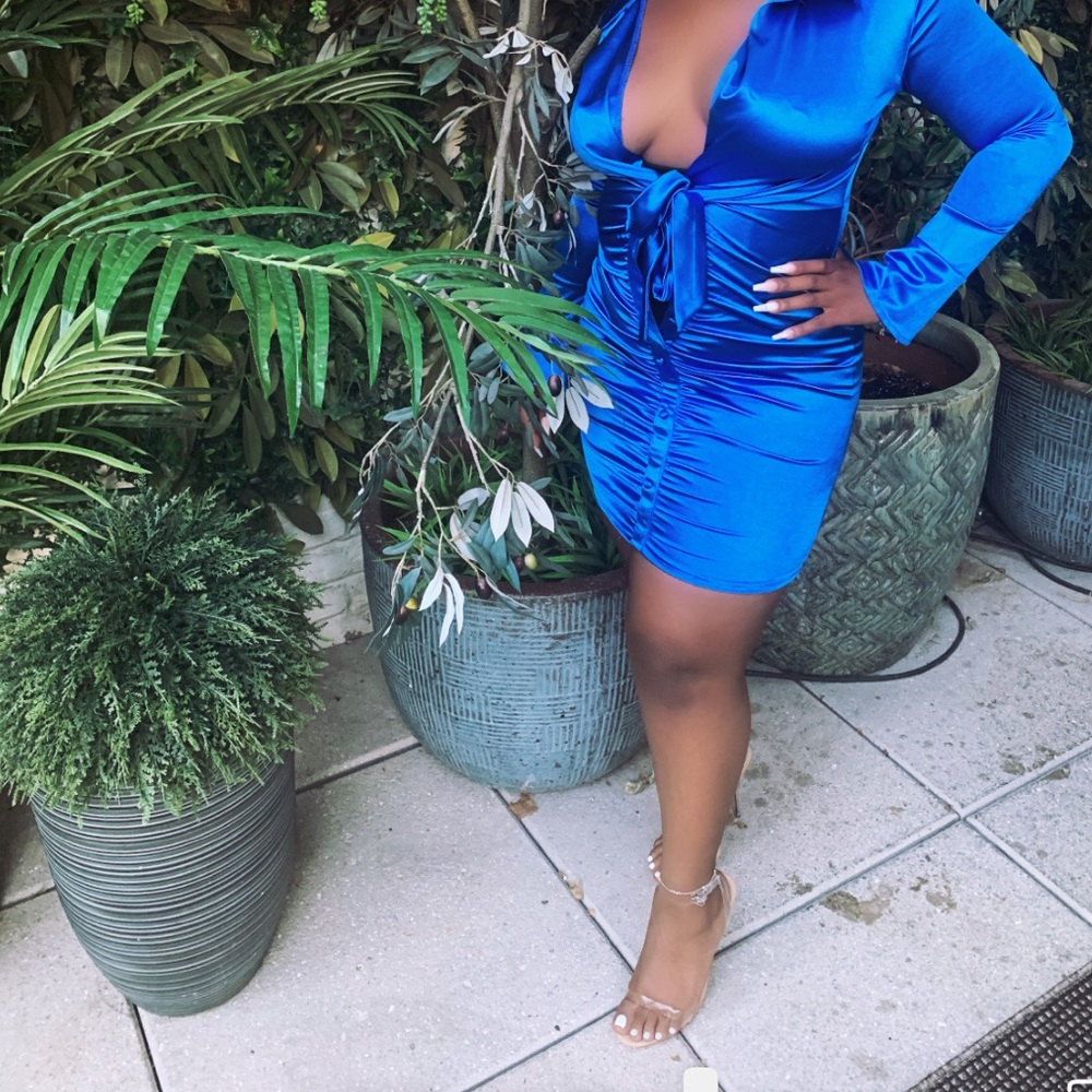GORGEOUS SHINY BLUE DRESS